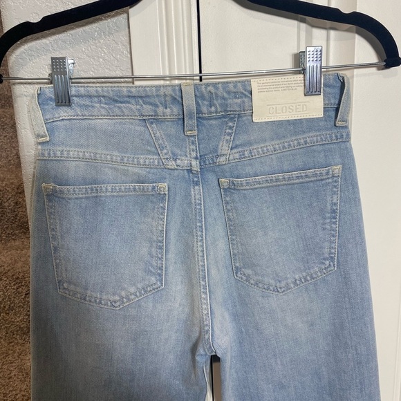 CLOSED "BAYLIN RIPPED RAW HEM STRAIGHT LEG" Jeans In "LIGHT BLUE" - Picture 7 of 16